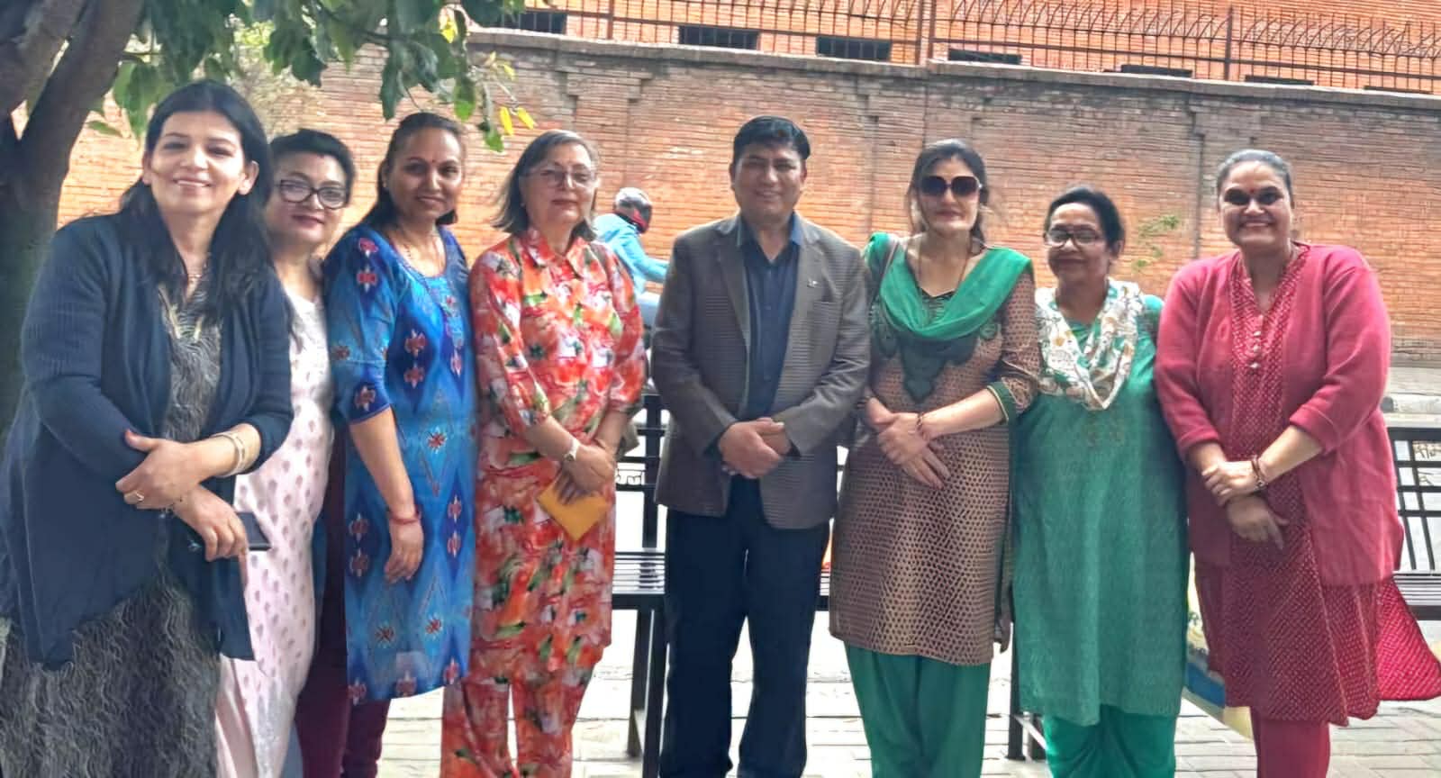 निशुल्क पानी वितरण तथा फर्निचर हस्तान्तरण कार्यक्रम सम्पन्न